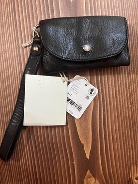 882. FREE PEOPLE Leather small Bag/ Wristlet in Black NWT $38